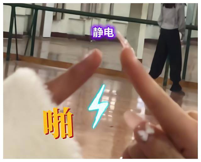 爱体育入口这是在炫耀吗？辽宁车主把金项链拴在排气管上网友误以为是真的(图5)