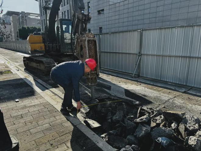 @芦山人 城区旧爱体育入口水管改造进度看这里……(图1)