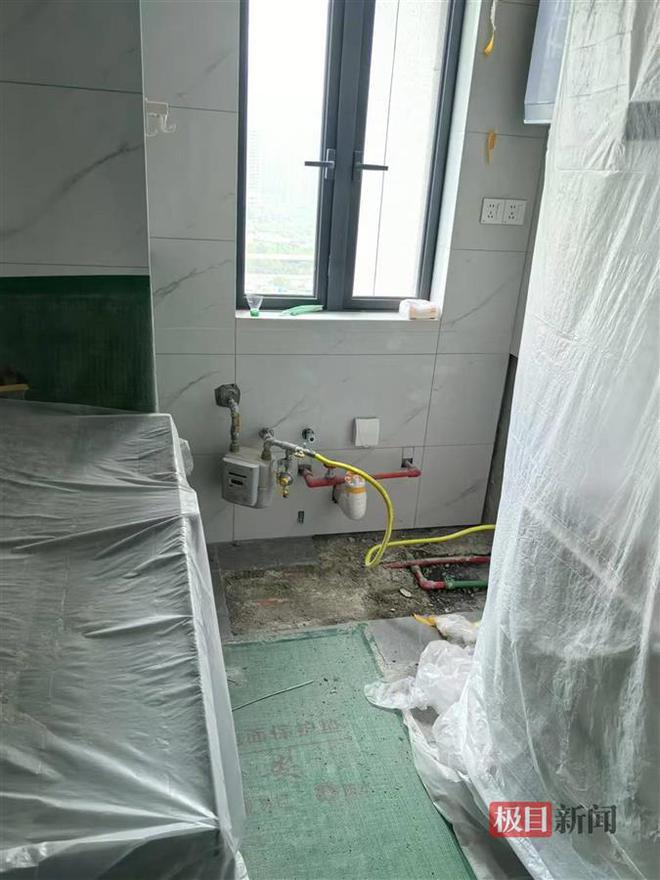 极目帮办｜市民反映新房水管漏水影响居住装修公司：部分责任无法厘清同意协商处理爱体育网址(图3)