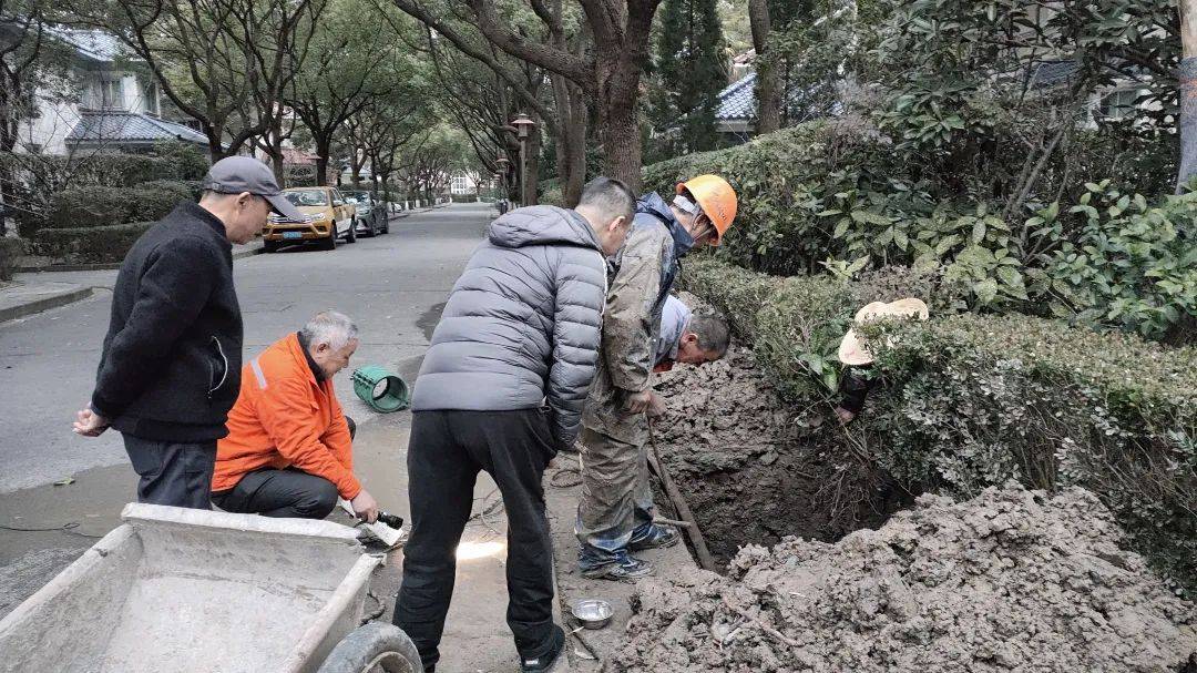 【工作动态】水管破裂速响应紧急抢修暖民心(图1)
