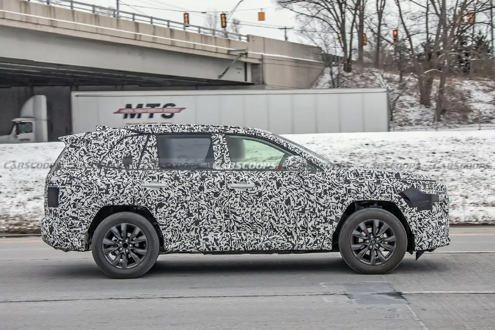 爱体育APP新一代RAV4荣放再次曝光外观动力均有新变化能否延续爆款？(图5)