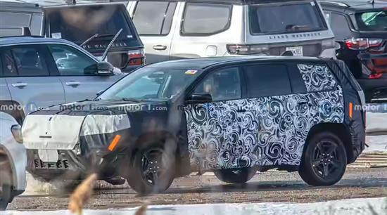 定位中型SUV 全新Jeep自由光路测谍照曝光(图2)