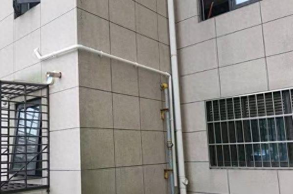 爱体育APP私装污水管道直通排水渠？他们联动处置解民忧(图1)