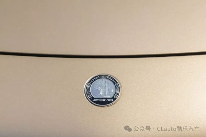 奢华优雅且运动奔驰 SL63 Manufaktur Golden Coast 黄金海岸定制超跑 酷乐汽车(图6)