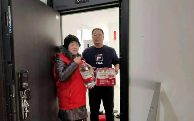 节日我在岗丨除夕当天突发水管爆裂多方联动社区恢复供水(图4)