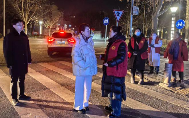 节日我在岗丨除夕当天突发水管爆裂多方联动社区恢复供水(图6)