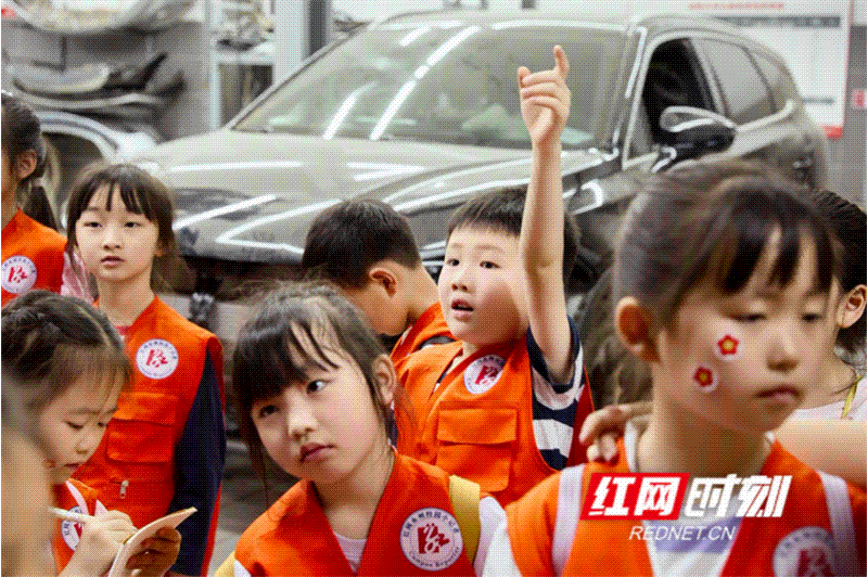 红网永州“校园小记者”探访比亚迪：触摸汽车脉搏 对话绿色科技(图1)